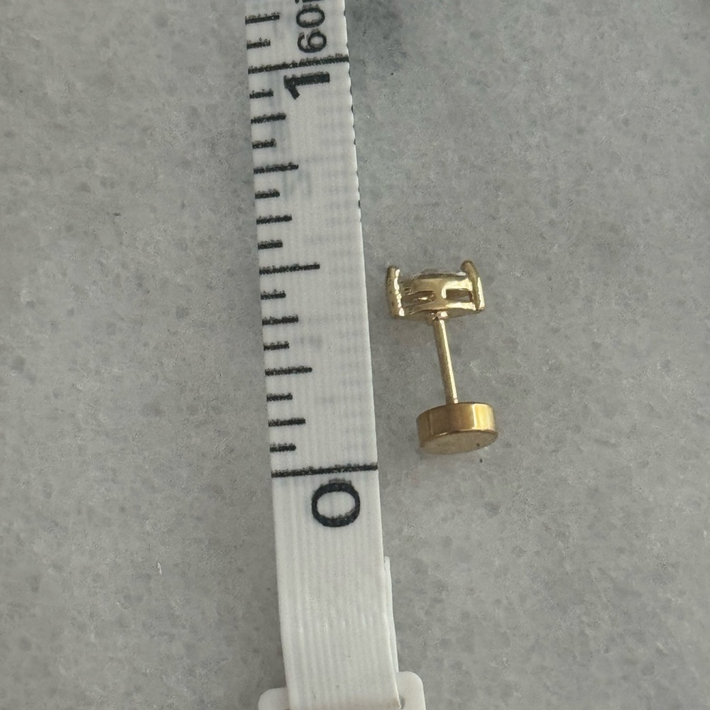 Gold Crystal Tear Drop Mini Micro Cartilage Earring
Brand New - Picture 4 of 5